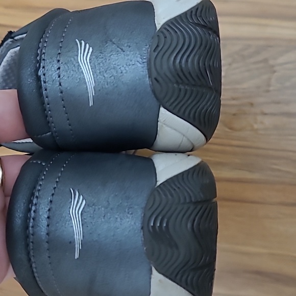 Woman's  leather shoes - Picture 3 of 7